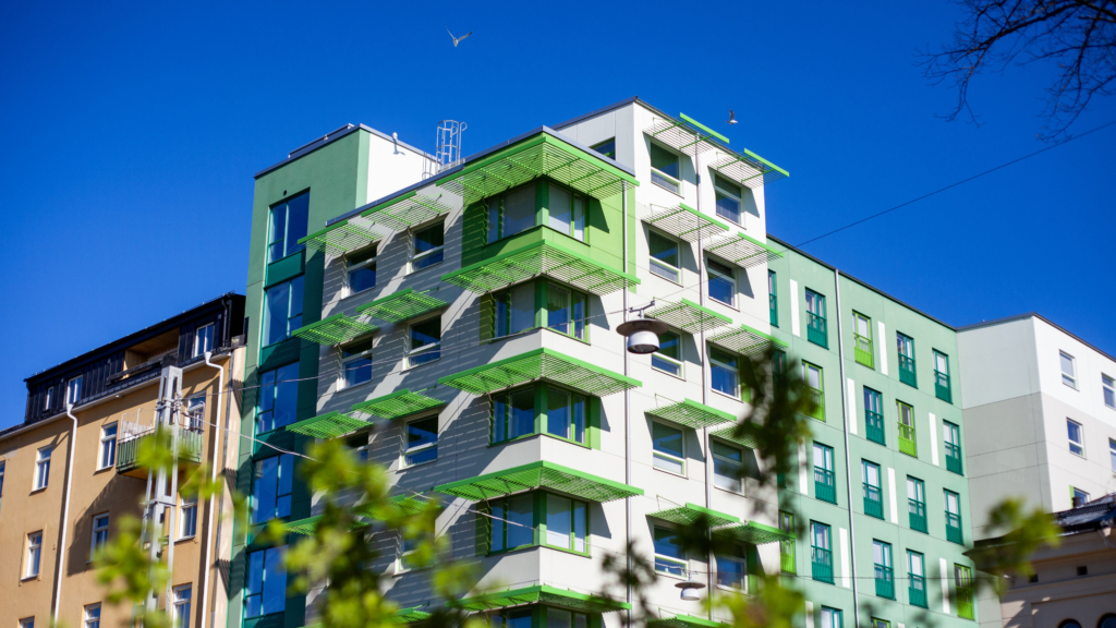 Studentboende Klockan, en hörnbyggnad på 6 våningar.